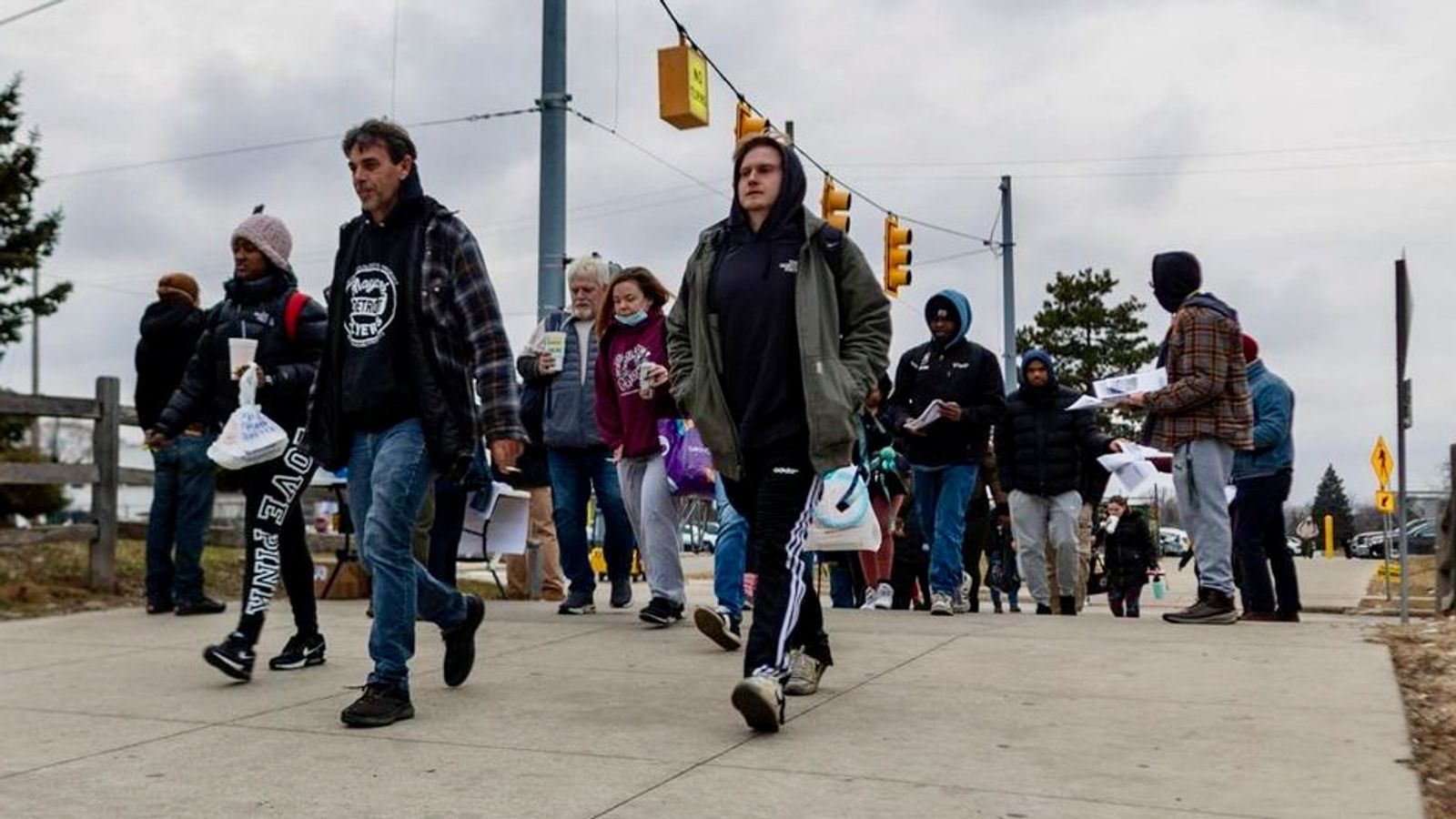 Stop mass layoffs at Warren Truck! Mobilize the international working class against layoffs!