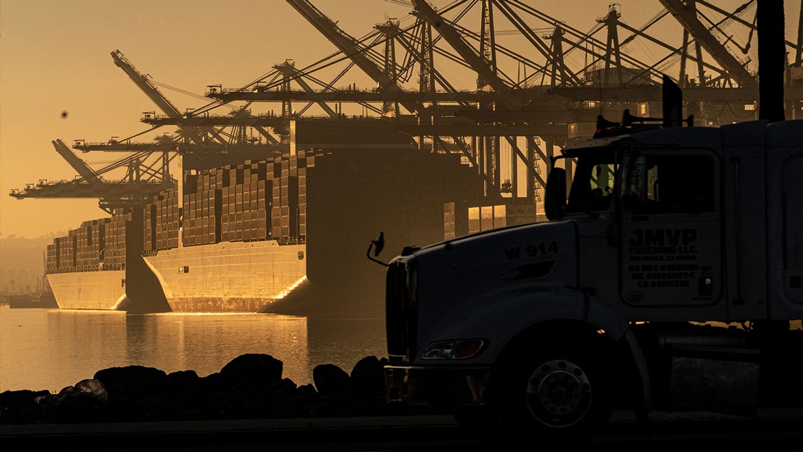 Dockworker falls to his death at Port of Los Angeles World