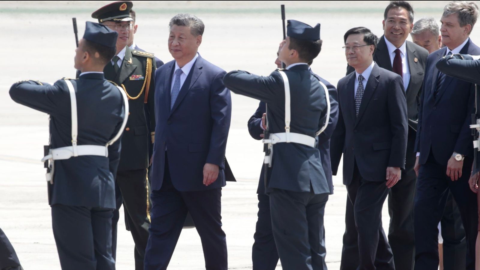 Joe Biden and Xi Jinping meet at the APEC summit in Peru, against a backdrop of domestic strikes and deployment of American troops.