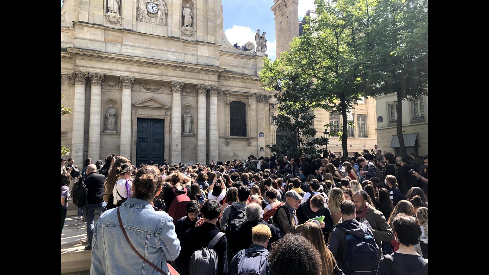 Gli studenti francesi si pronunciano contro la guerra in Ucraina tra NATO e Russia