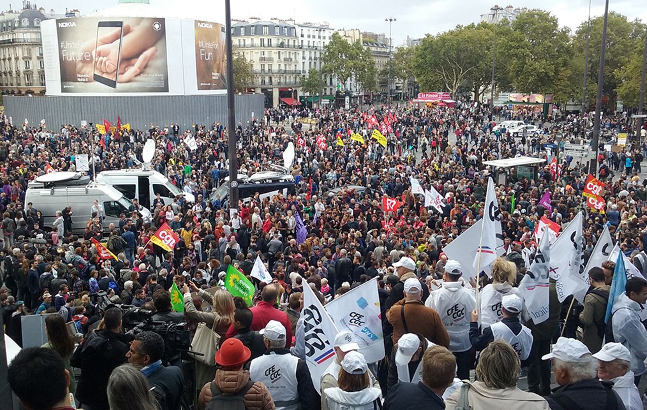 Frankreich: Hunderttausende Demonstrieren Gegen Macrons Sparkurs ...