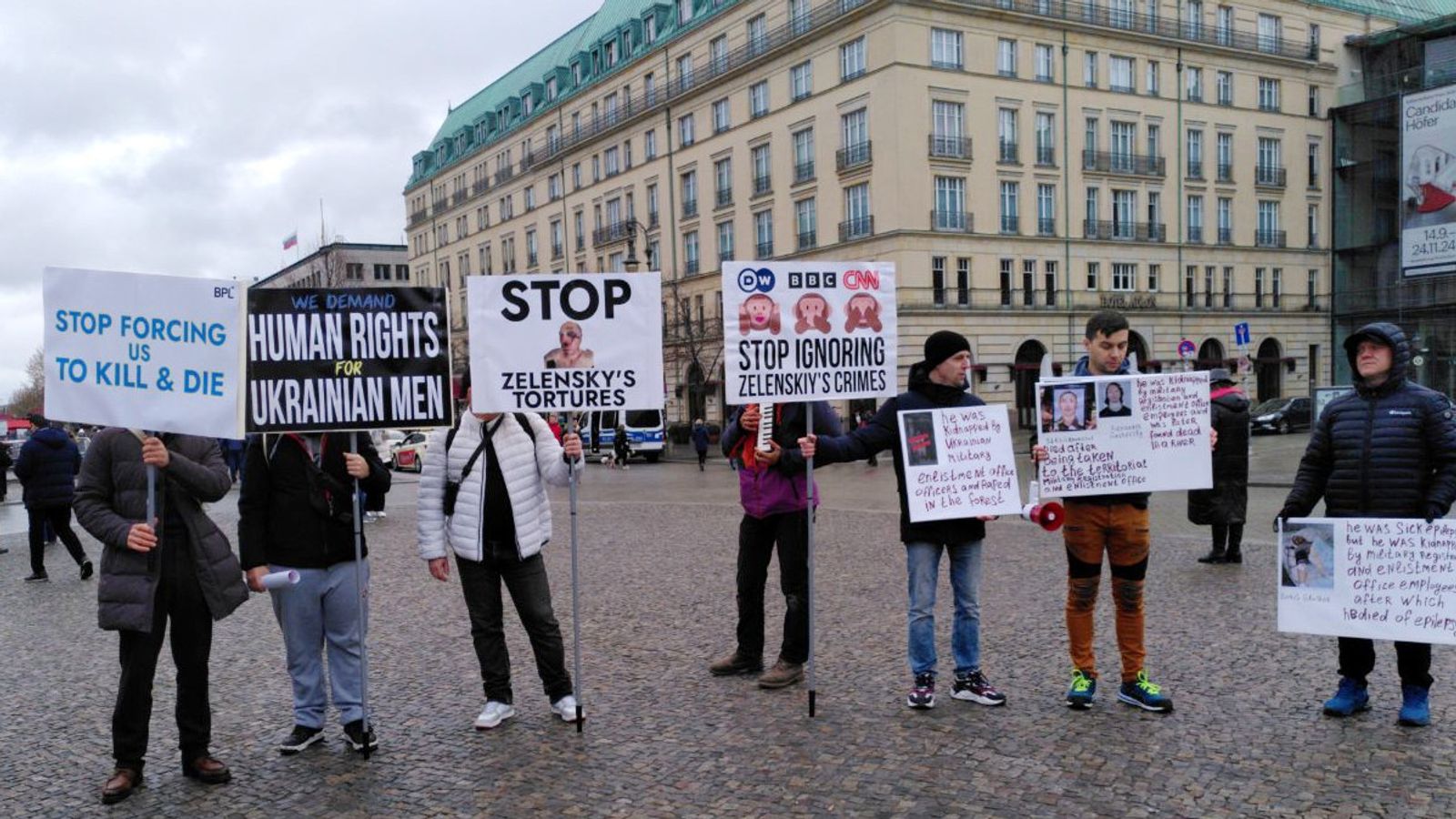 Berlin-Ukrainer-demonstrieren-f-r-Verteidigung-demokratischer-Rechte-gegen-das-Selenskyj-Regime