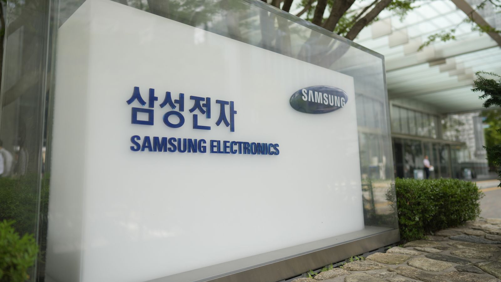 Samsung Electronics workers in South Korea stage first strike in the company’s 55-year history