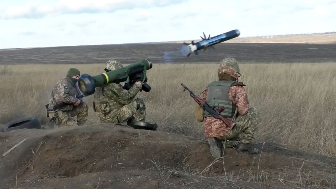 USA Liefern 300 Javelin-Raketen An Die Ukraine, EU Kündigt Weitere ...