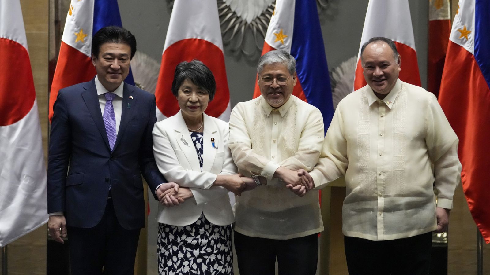 The Philippines and Japan sign military access agreement