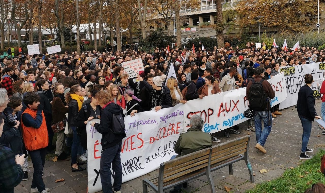 After student sets himself on fire, French youth protest ...