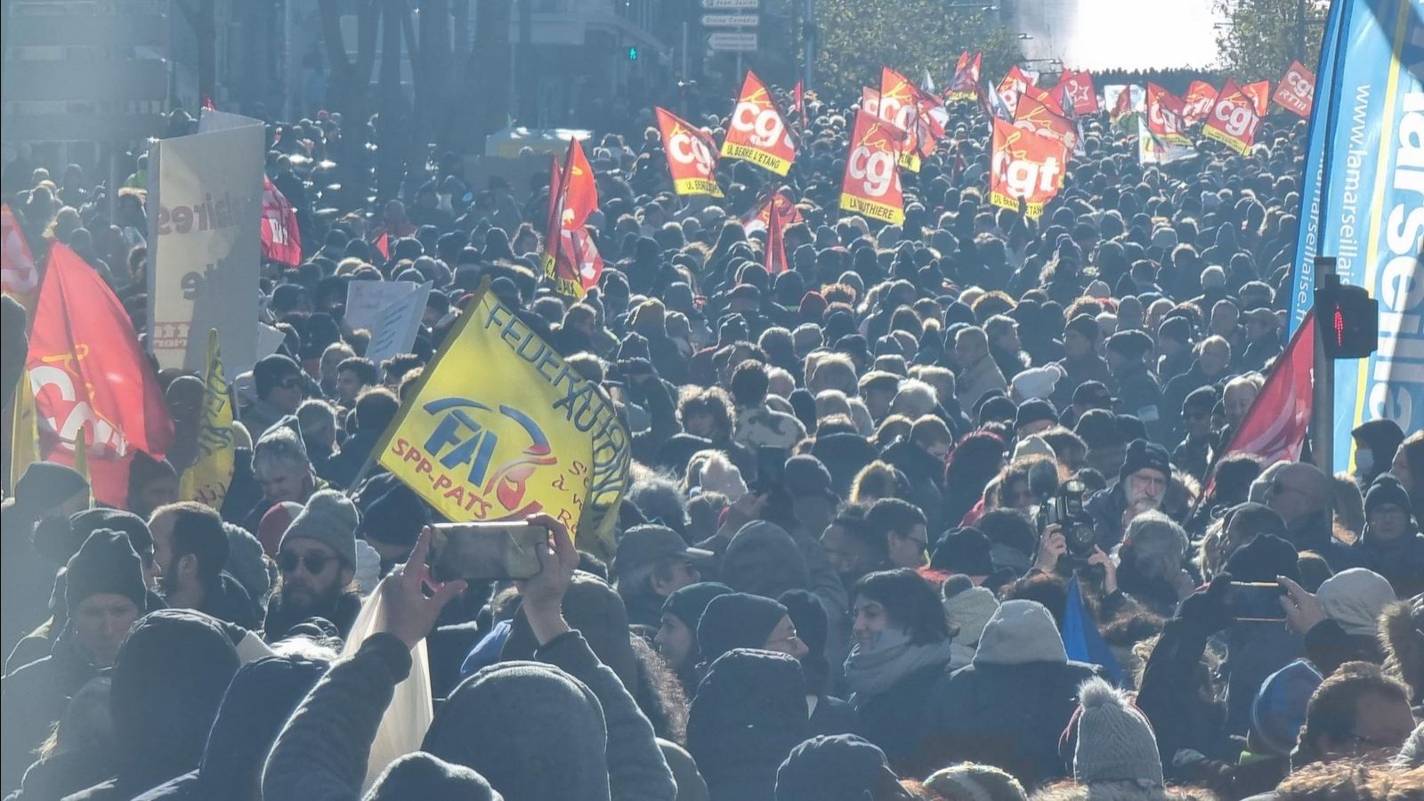 Миллионы людей вышли на митинги во Франции против сокращения пенсий  Макроном - World Socialist Web Site