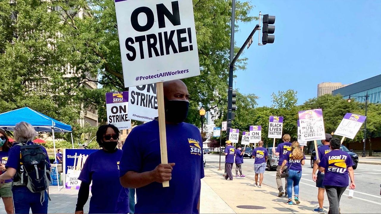 Strike by 4,000 service workers at University of Illinois at Chicago