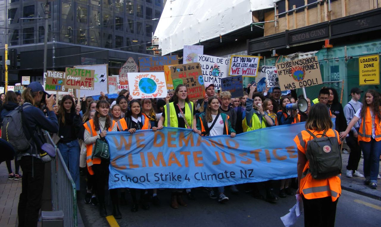 Tens Of Thousands Join Climate Strike In New Zealand - World Socialist ...