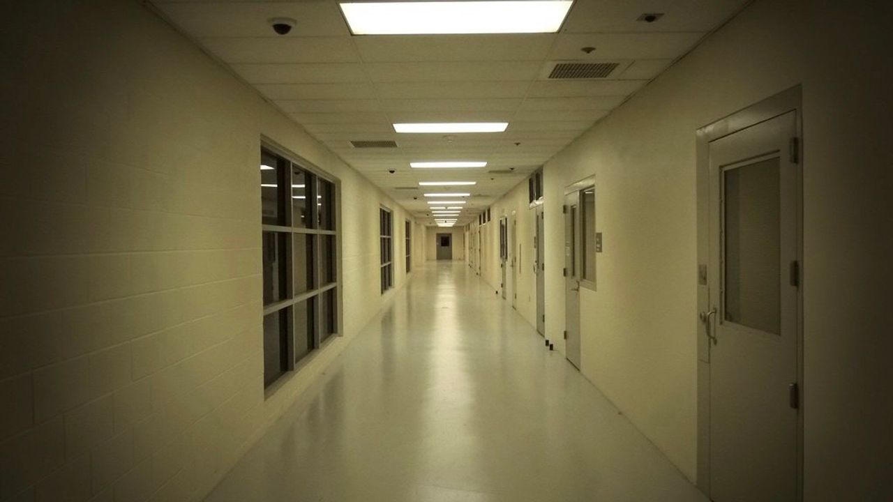 Alabama juvenile hall teacher speaks out on hazardous conditions ...