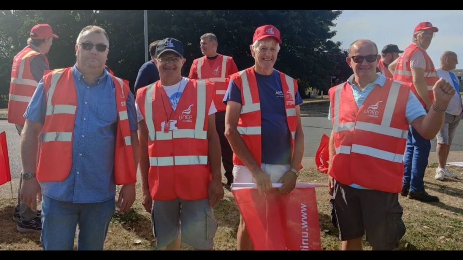 UK: Unite averts further action at Felixstowe port after 1,900 ...