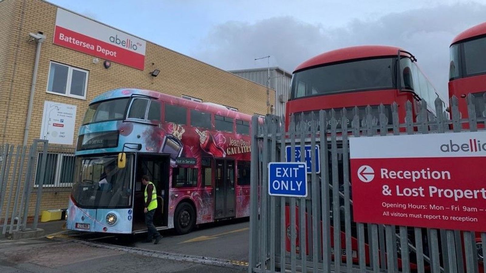 london-bus-drivers-urge-united-action-as-unite-tries-to-close-down