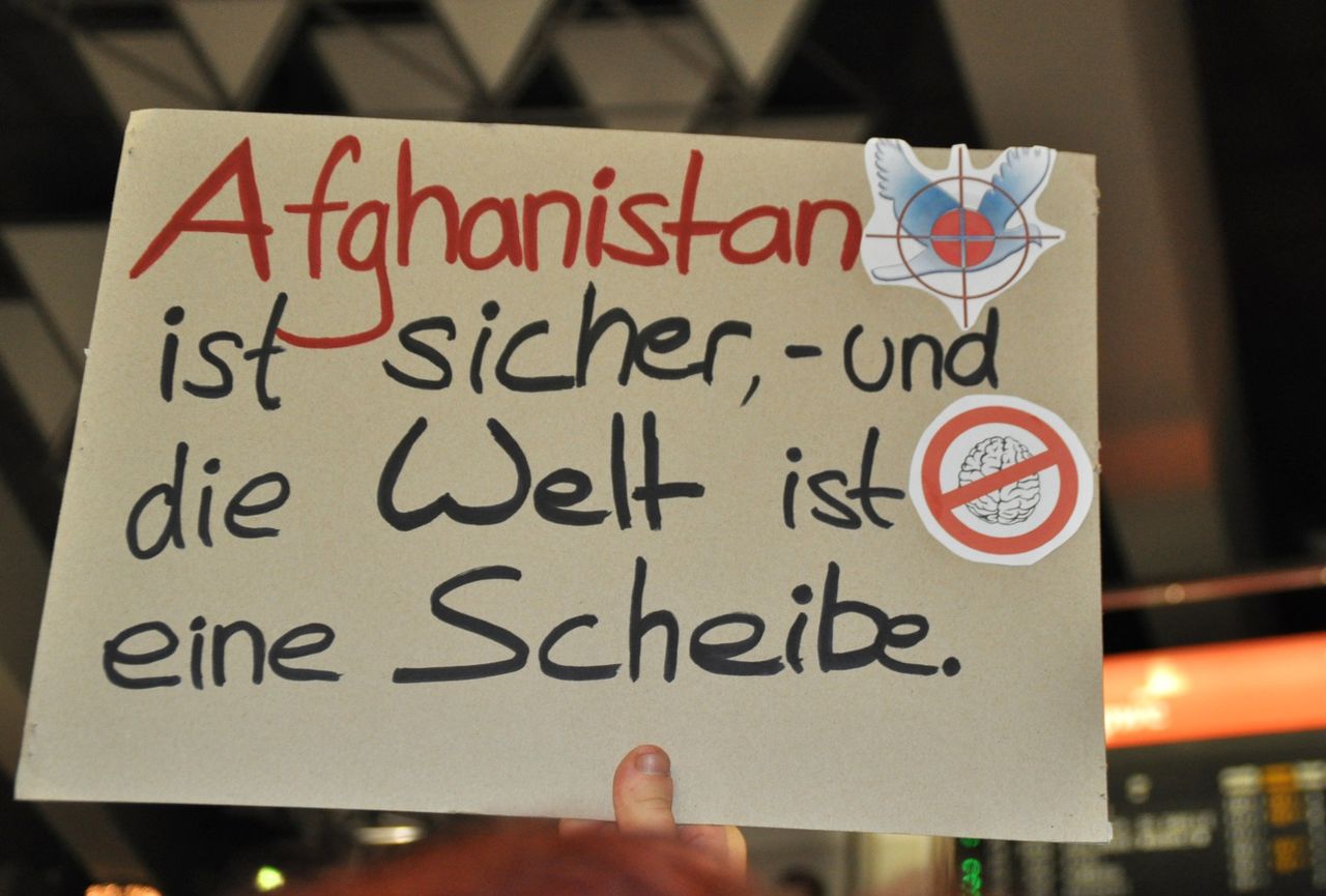 Beschleunigte Abschiebungen Stoßen Auf Widerstand - World Socialist Web ...