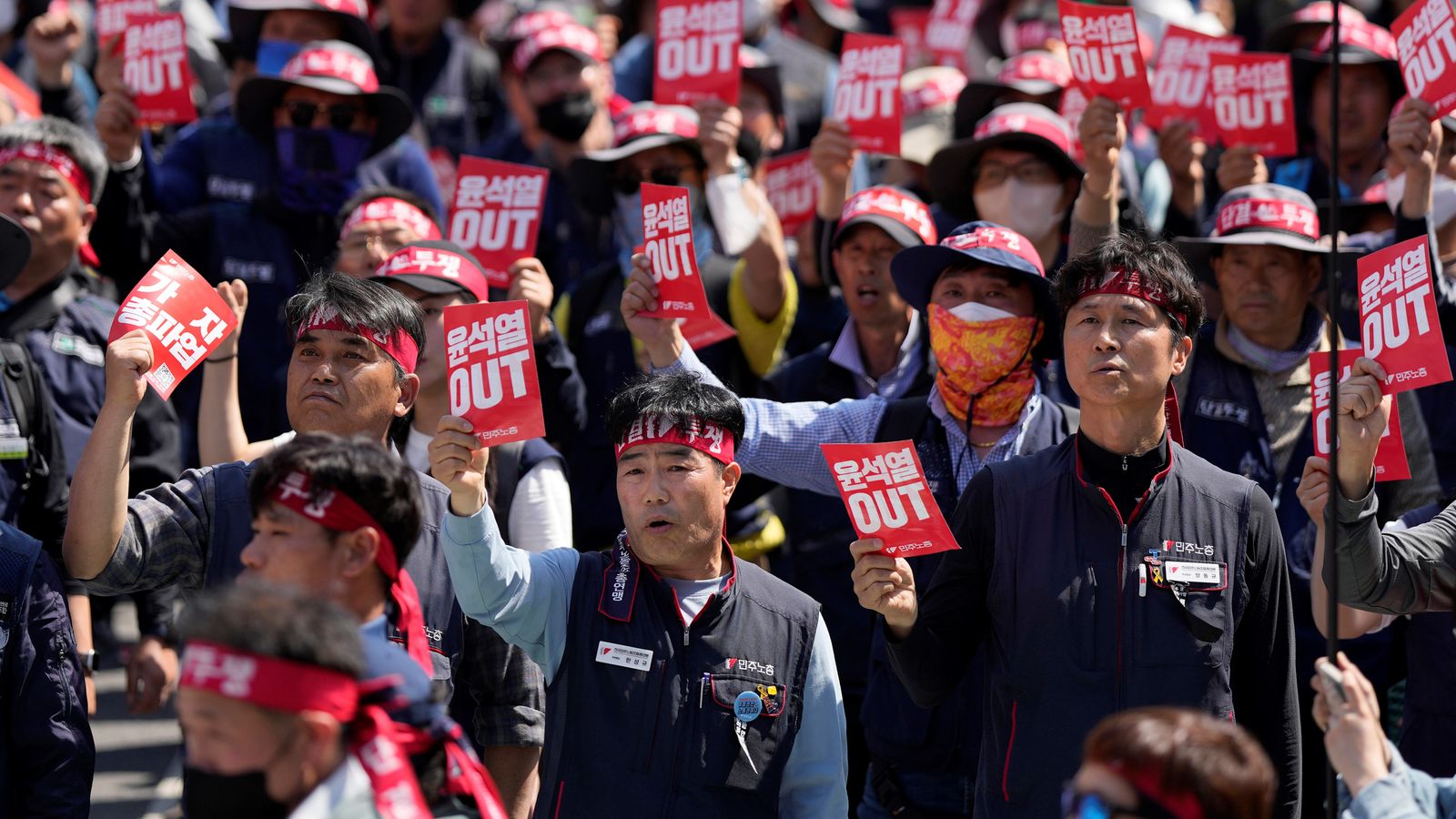 Korean Baseball Organization stops season amid COVID-19 surge 