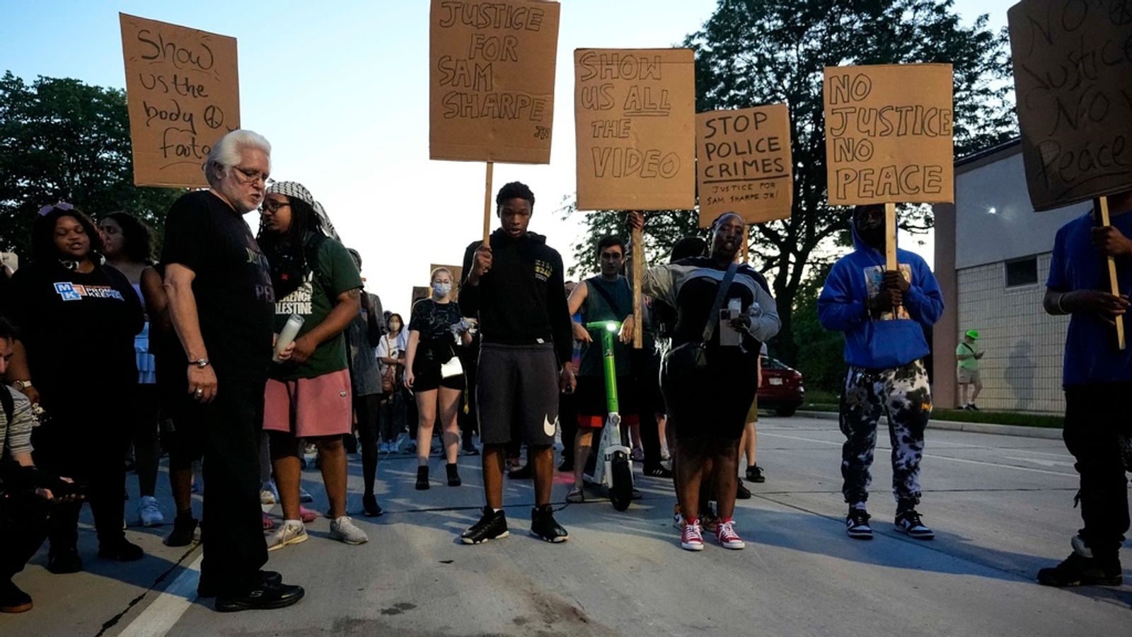 Five cops gun down homeless man in Milwaukee amid massive police ...