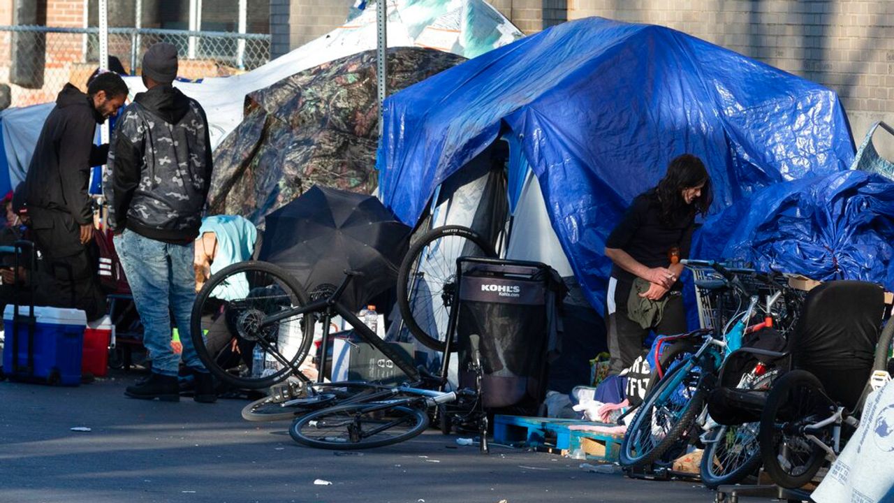 Boston Authorities Clearing Homeless Encampment Despite Protests By   B931d852 Fd65 42a4 8c6a 84c3f2deb8a0