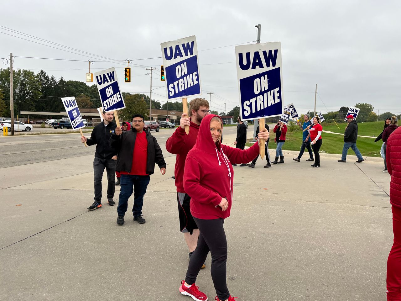 We need to call everyone out say GM CCA workers on picket lines