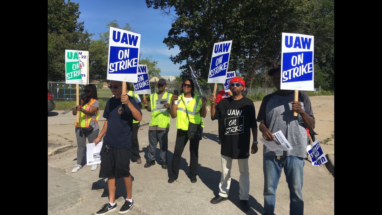 More layoffs at parts plants as GM, UAW strategize how to defeat strike