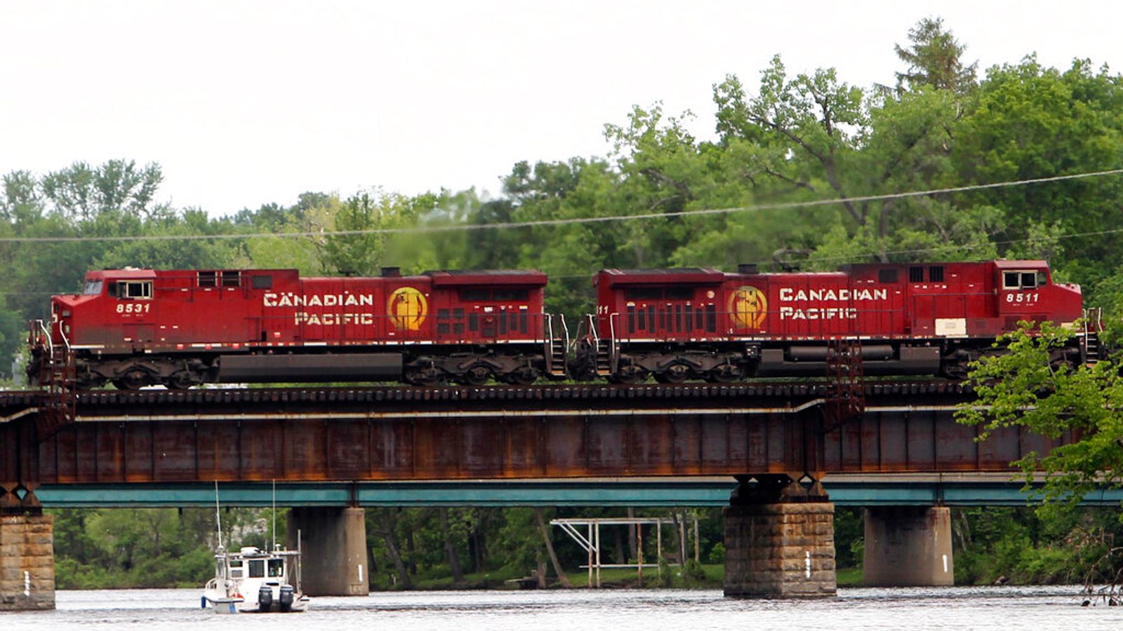 US train industry cuts corners on safety, rail workers say