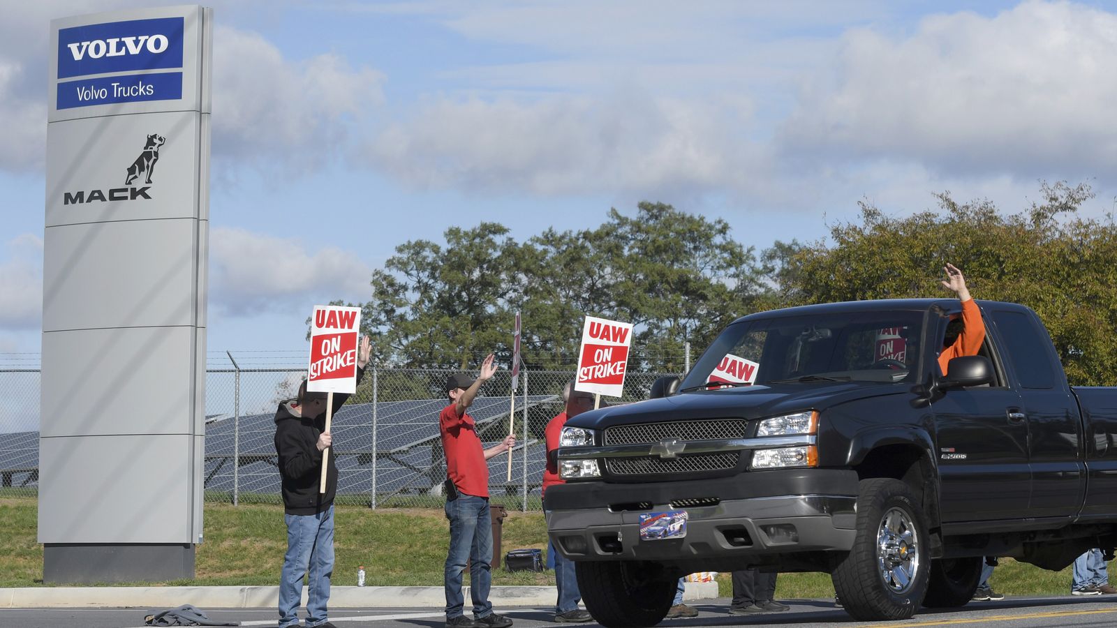 Der Streik bei Mack Trucks zeigt den Autoarbeitern den Weg nach vorne im Kampf gegen den Verrat von UAW und Unifor