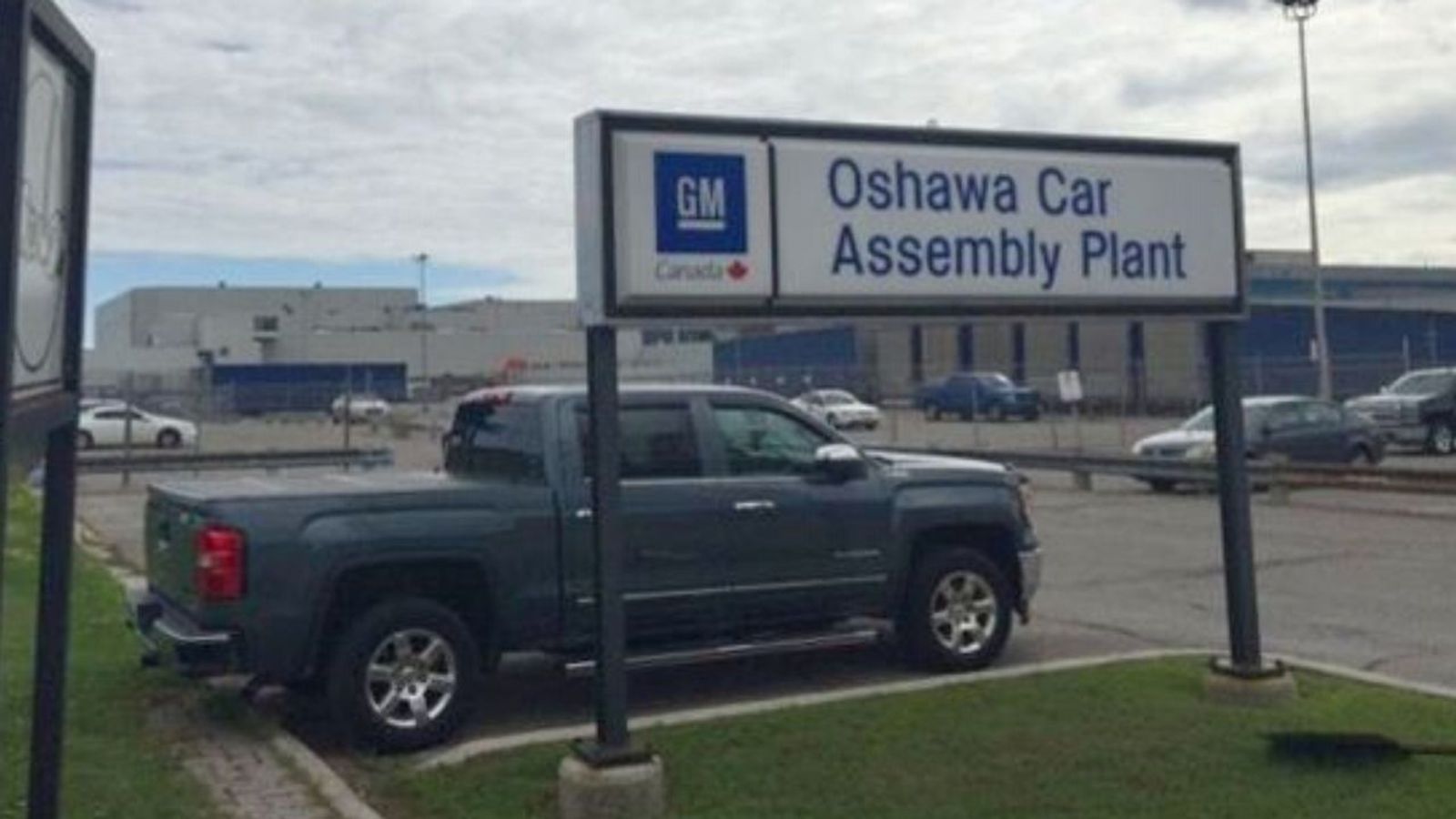 GM's Oshawa Assembly plant builds its first Silverado pickup