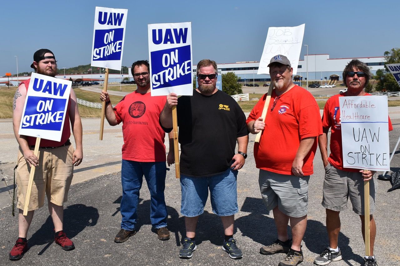 Autoworkers Call For Industrywide Action To Back Strike By GM Workers ...