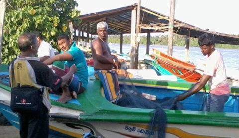 http://www.wsws.org/asset/506a10c5-c8bb-40d5-8de3-d3d64cb1245B/Speaking+to+Chilaw+fishermen.jpg?rendition=image480